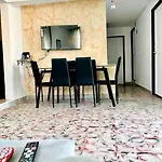 Apartment For 8, Near To The Beache And Downtown