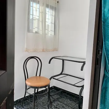For 8, Near To The Beache And Downtown *